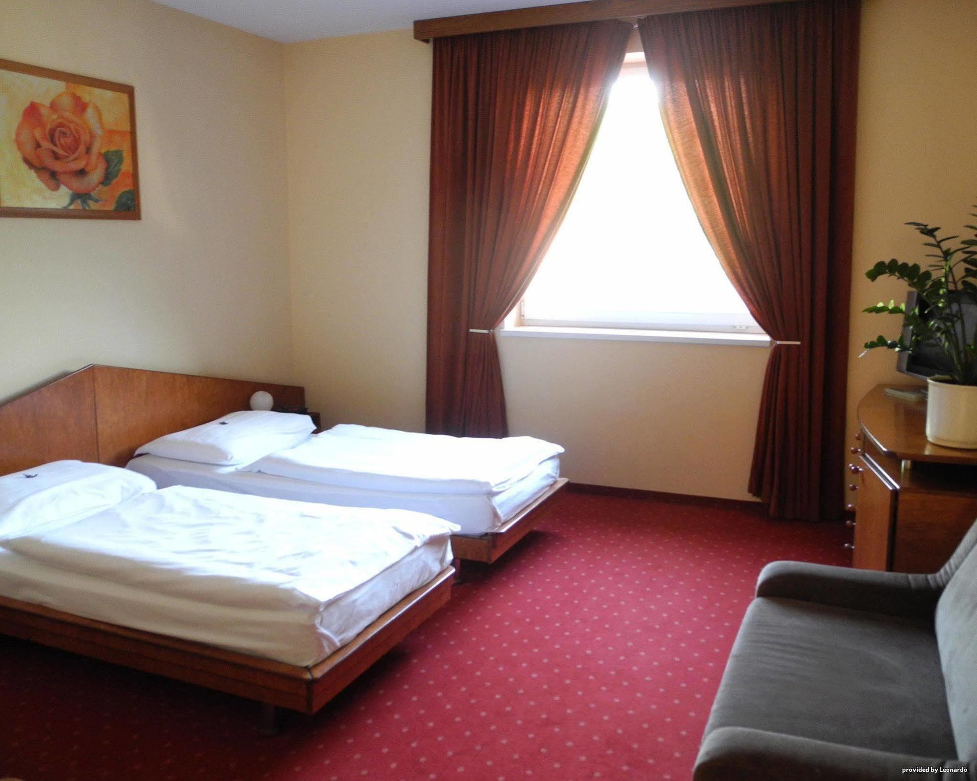 Hotel West Pressburg Zimmer foto